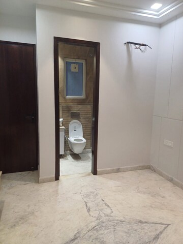 Attached Bathroom in 2.5 BHK Builder Floor at Paschim Vihar – for Sale