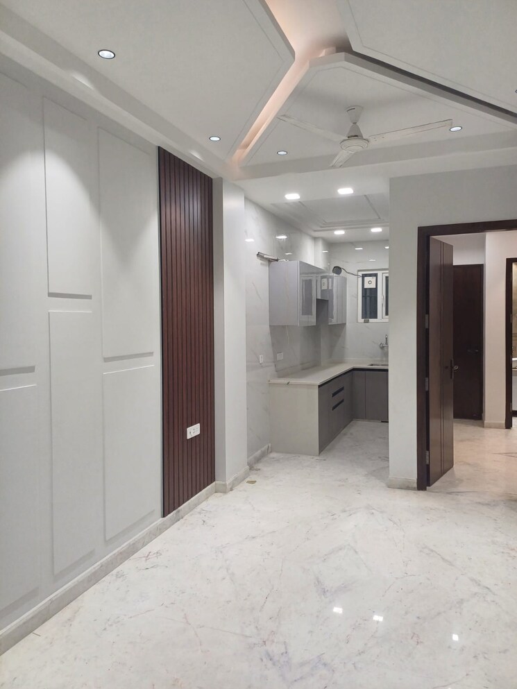 Kitchen, paschim vihar 2.5 Bedroom 84 Sq.Yd. Builder Floor In Paschim Vihar Delhi 8118484
