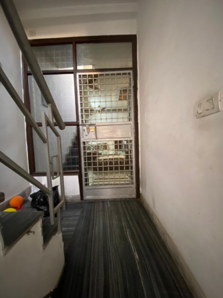 Other, paschim vihar 2.5 Bedroom 84 Sq.Yd. Builder Floor In Paschim Vihar Delhi 8118489