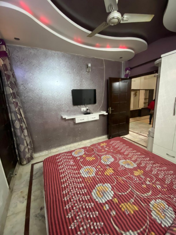 2.5 BHK + Pooja Room,Servant Room,Study Room Builder Floor For Sale in Block  A6 Paschim Vihar 
