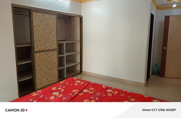 Room in 2 BHK Apartment at Vile Parle West – for Rent