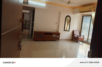 Living Room in 2 BHK Apartment at Vile Parle West – for Rent