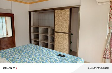 Bedroom in 2 BHK Apartment at Vile Parle West – for Rent
