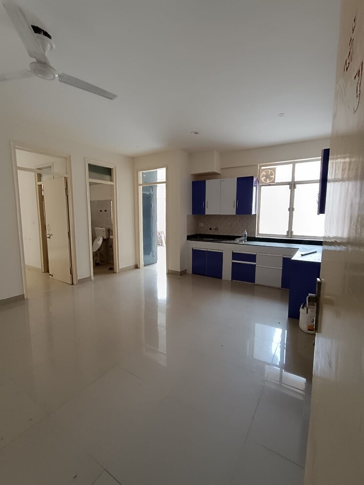 Room, signature-the-serenas 3 Bedroom 800 Sq.Ft. Apartment In Sohna Sector 36 Gurgaon 8118498