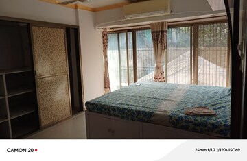 Bedroom in 2 BHK Apartment at Vile Parle West – for Rent