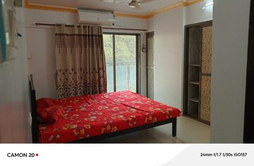 Bedroom in 2 BHK Apartment at Vile Parle West – for Rent