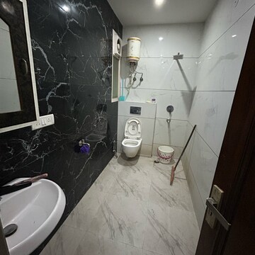 Bathroom in 1 RK Builder Floor at Lajpat Nagar I – for Rent
