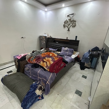 Parking in 1 RK Builder Floor at Lajpat Nagar I – for Rent