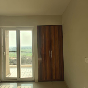 Room in 2 BHK Apartment at Tata Eureka Park, Sector 150 – for Rent