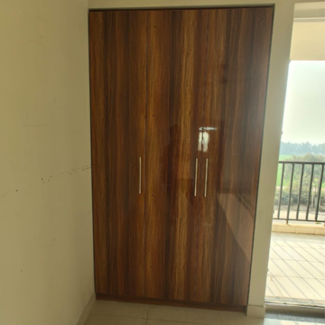 Room in 2 BHK Apartment at Tata Eureka Park, Sector 150 – for Rent