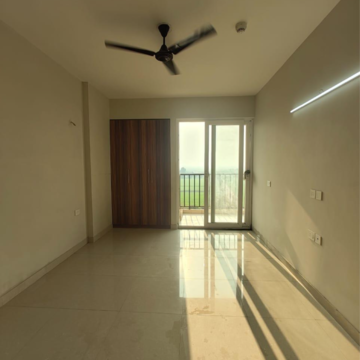 Room in 2 BHK Apartment at Tata Eureka Park, Sector 150 – for Rent