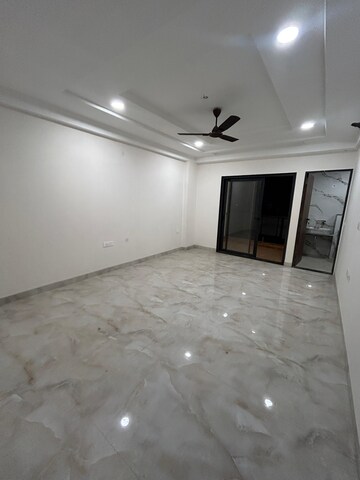 4 BHK Apartment For Sale in Tilak Nagar