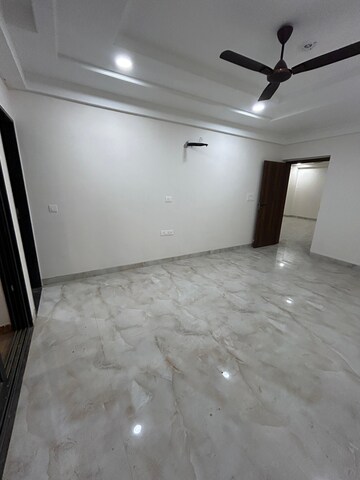 Room in 4 BHK Apartment at Tilak Nagar – for Sale