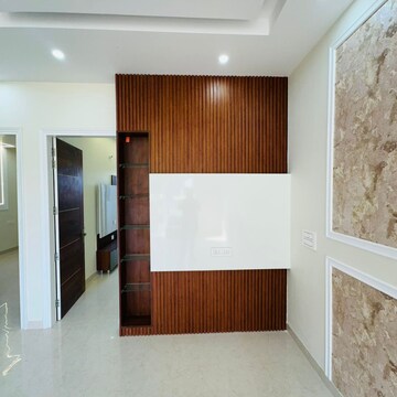 Room in 4 BHK Independent House at Sector 8 – for Sale