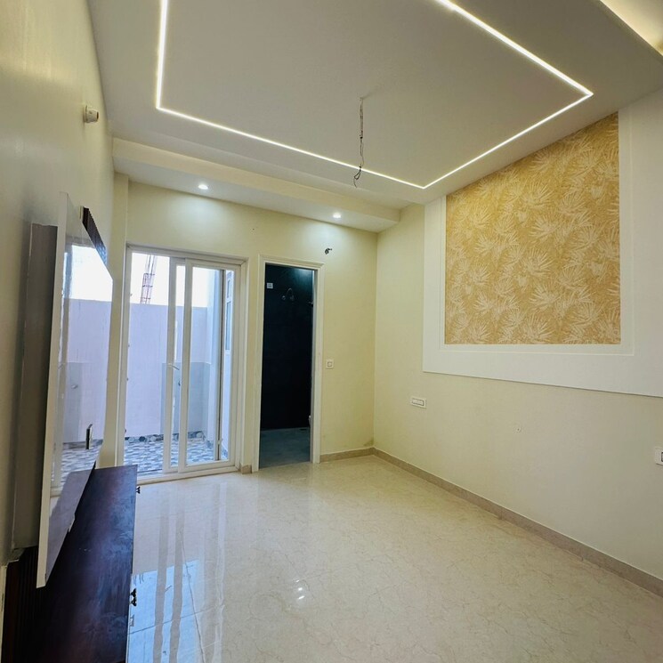 Room, sector 8 4 Bedroom 160 Sq.Yd. Independent House In Sector 8 Faridabad 8118528