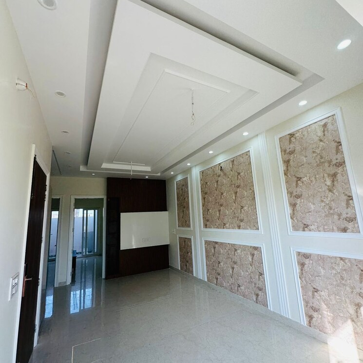 Room, sector 8 4 Bedroom 160 Sq.Yd. Independent House In Sector 8 Faridabad 8118528