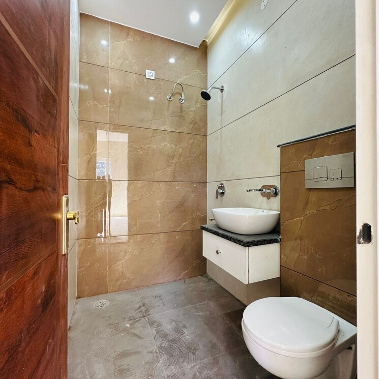 Bathroom, sector 8 4 Bedroom 160 Sq.Yd. Independent House In Sector 8 Faridabad 8118528