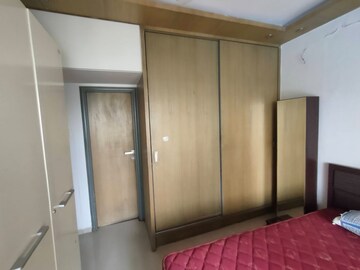 Room in 2 BHK Apartment at Andheri West – for Rent