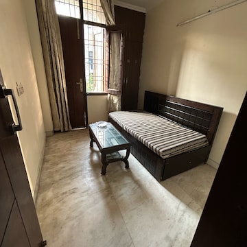 1 BHK Builder Floor For Rent in Lajpat Nagar ii Delhi  8118543