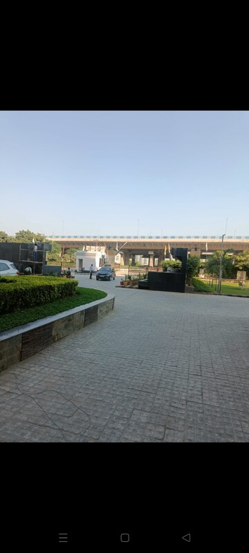 Swimming Pool in 2.5 BHK Apartment at Eldeco Acclaim, Sohna Sector 2 – for Sale