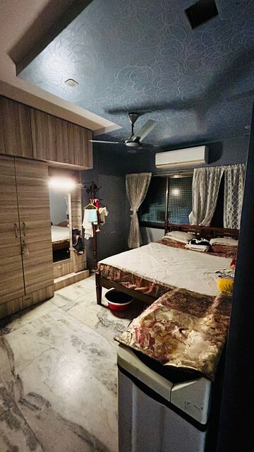 Bedroom in 2 BHK Apartment at Andheri West – for Rent