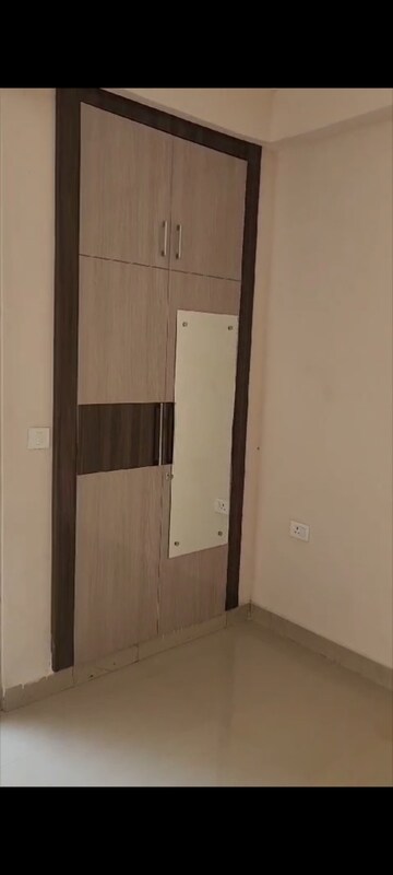 Room in 3 BHK Apartment at Amrapali Golf Homes, Sector 4, Greater Noida – for Rent