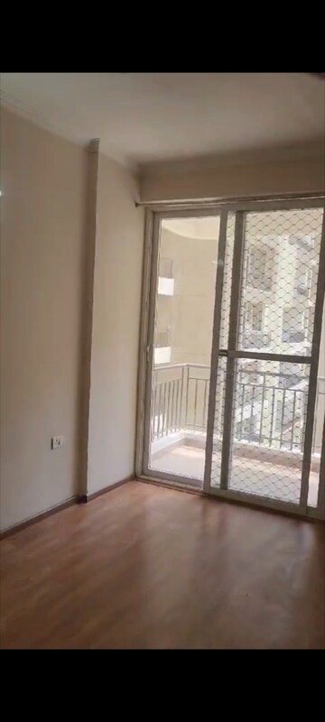 Room in 3 BHK Apartment at Amrapali Golf Homes, Sector 4, Greater Noida – for Rent