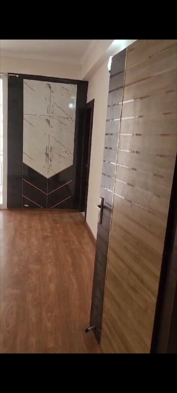 Room in 3 BHK Apartment at Amrapali Golf Homes, Sector 4, Greater Noida – for Rent