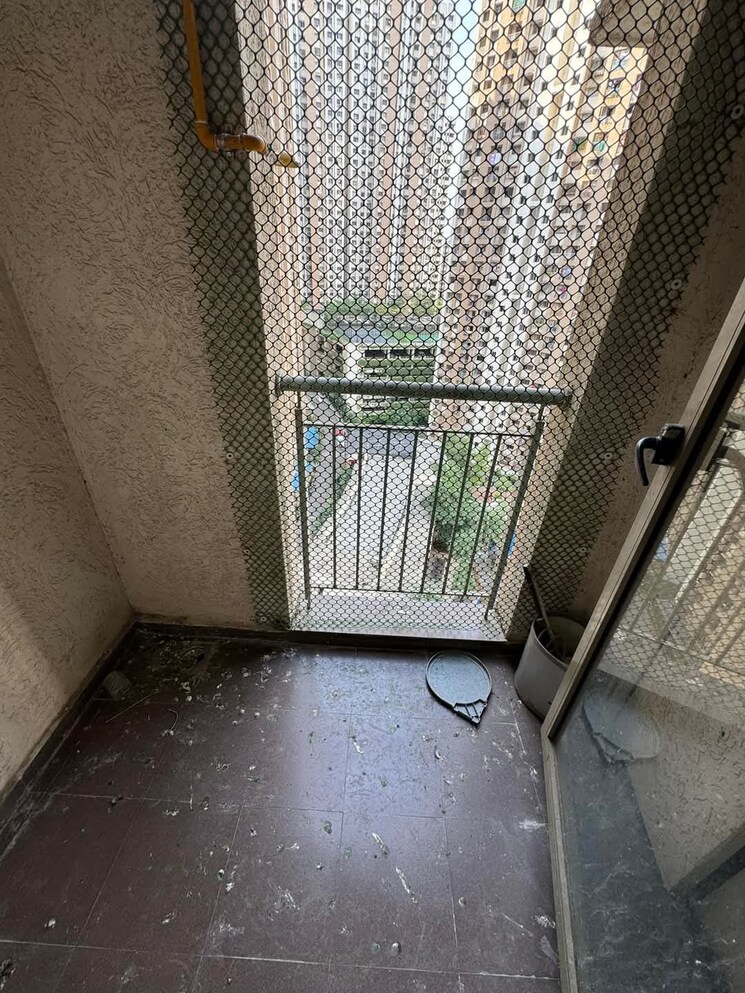 Balcony, lodha-splendora 3 Bedroom 1124 Sq.Ft. Apartment In Ghodbunder Road Thane 8118672