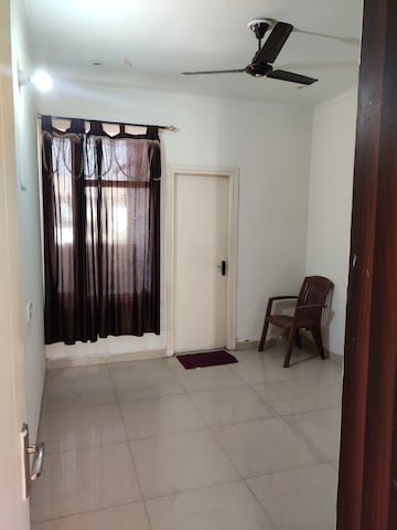 Room in 3 BHK Apartment at Onyxe Paraiso, Patiala Road – for Rent