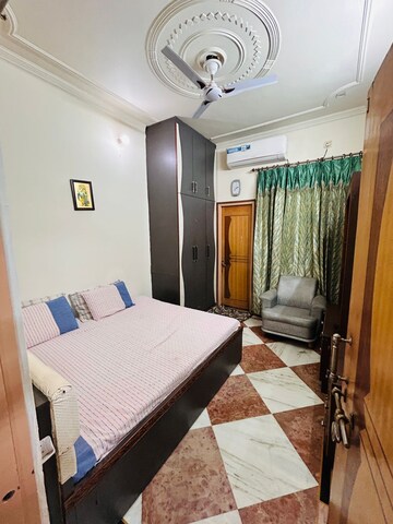Bedroom in 6+ BHK Independent House at Gomti Nagar – for Rent