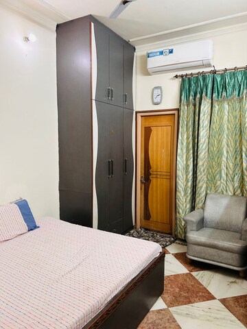 Bedroom in 6+ BHK Independent House at Gomti Nagar – for Rent