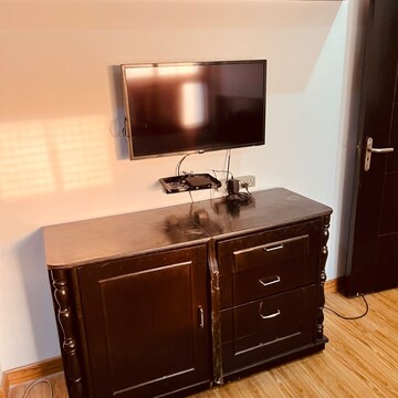 Furnished Amenities in 3 BHK Apartment at BPTP Park Grandeura, Sector 82 – for Sale