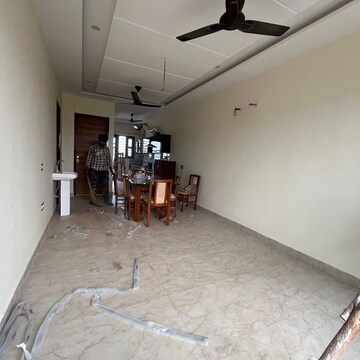 Room in 2 BHK Builder Floor at Aerocity – for Rent