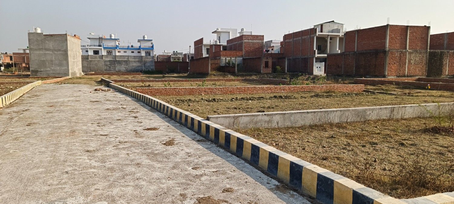 Plot For Sale in Kursi Road Property