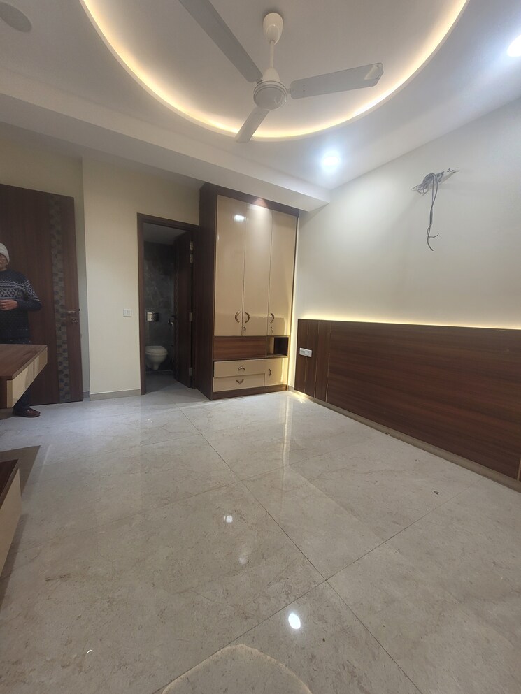 Room, janakpuri 3 Bedroom 1150 Sq.Ft. Apartment In Janakpuri Delhi 8118877