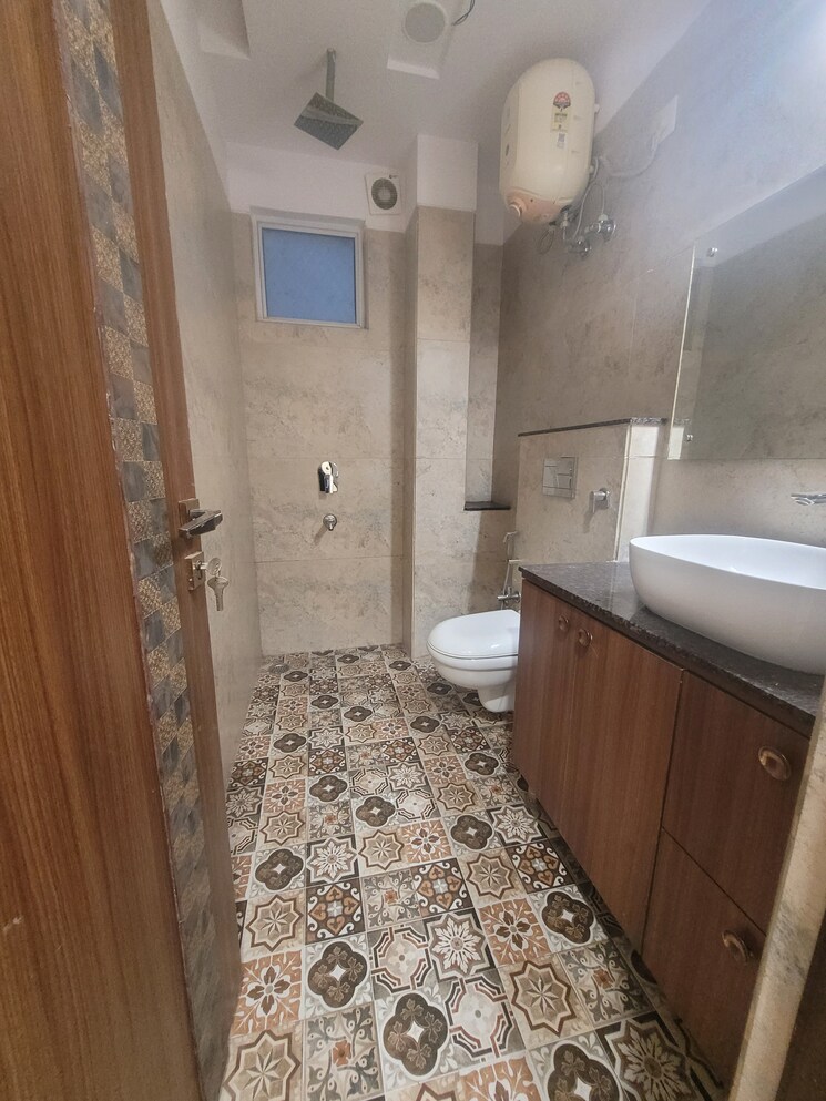 Bathroom, janakpuri 3 Bedroom 1150 Sq.Ft. Apartment In Janakpuri Delhi 8118877
