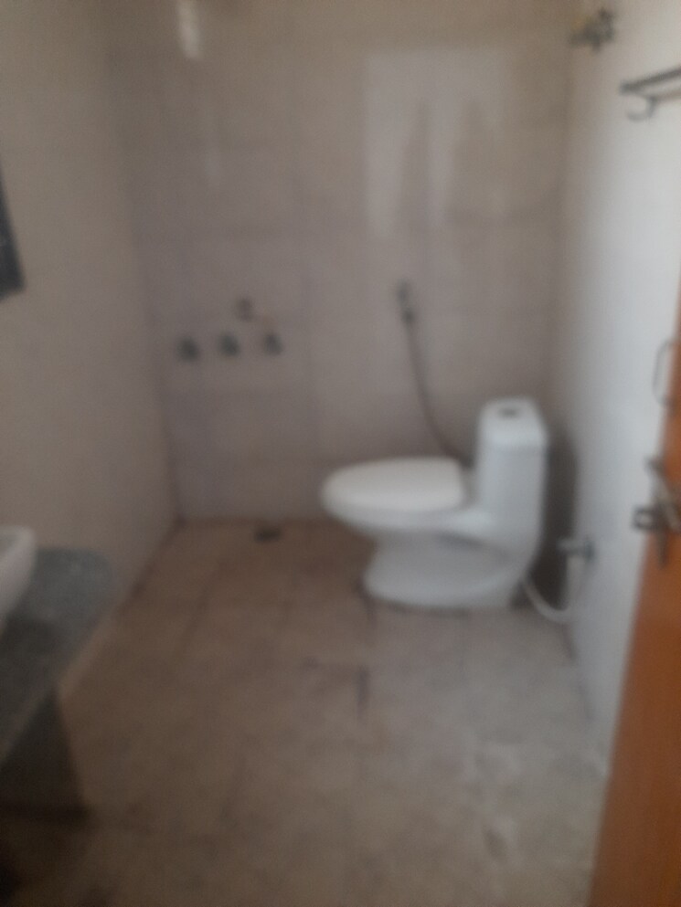 Bathroom, hindon-vihar 2 Bedroom 800 Sq.Ft. Apartment In Sector 49 Noida 8118932