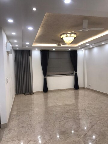 Room in 4 BHK Apartment at DLF The Aralias, Sector 42 – for Sale