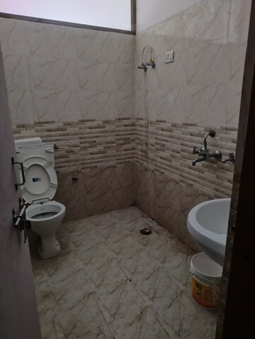 Master Bedroom in 2 BHK Independent House at Gomti Nagar – for Rent