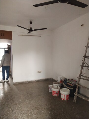Room in 3.5 BHK Independent House at Sector 82 – for Rent