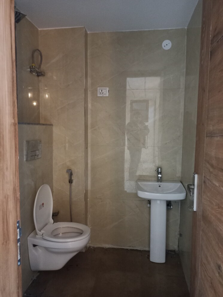 Bathroom, chattarpur 3 Bedroom 1200 Sq.Ft. Builder Floor In Chattarpur Delhi 8119011