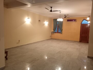 Room in 2 BHK Builder Floor at RWA Apartments Sector 40, Sector 40 – for Rent