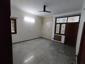 Room in 2 BHK Builder Floor at RWA Apartments Sector 40, Sector 40 – for Rent