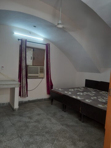 Room in  Pg at Sector 37 – for Rent