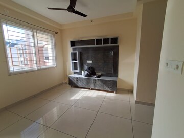Room in 2 BHK Apartment at Prestige Lakeside Habitat, Varthur – for Rent