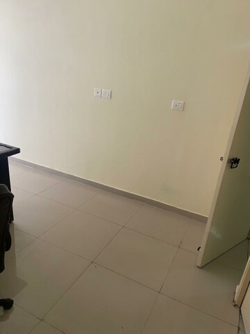2 BHK Apartment For Rent in Pyramid Elite, Sector 86