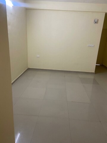 Room in 2 BHK Apartment at Pyramid Elite, Sector 86 – for Rent
