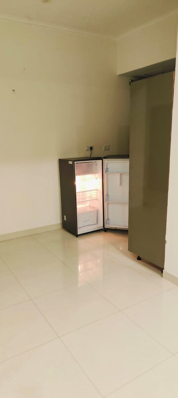 Room in 2 BHK Apartment at Sector 115 – for Rent
