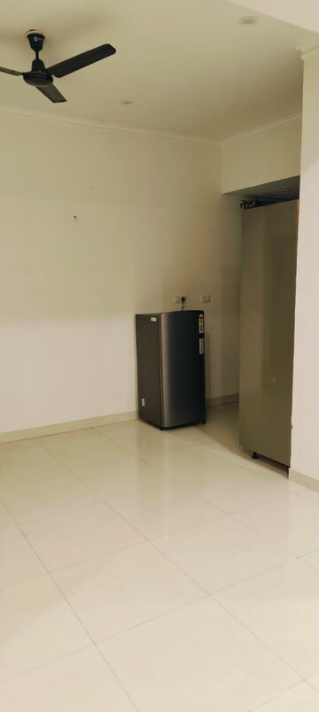 Room in 2 BHK Apartment at Sector 115 – for Rent